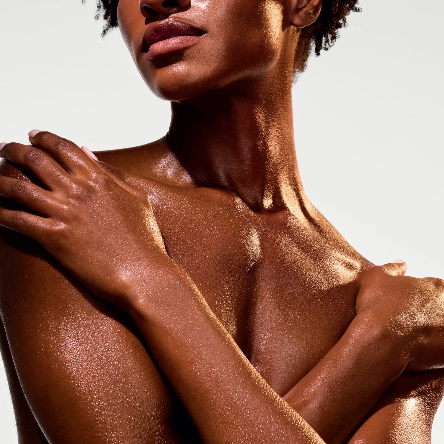 the-glow-getter-multi-oil-body-scrub-o8 NATR-40028-Alt-Image-The_Glow_Getter_Multi-Oil_Body_Scrub-06_1.webp
